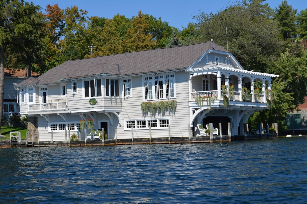 Boathouse Waterfront Lodging - photo 39
