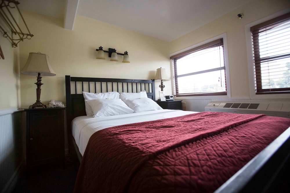 Delta King Hotel - photo 10