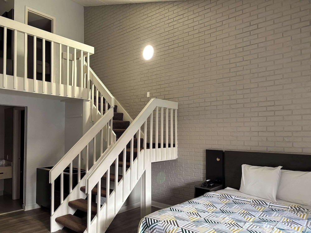 Studio 6 Tallahassee FL North Monroe - photo 15