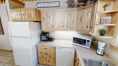 Karlin`s_ranch_house - photo 15