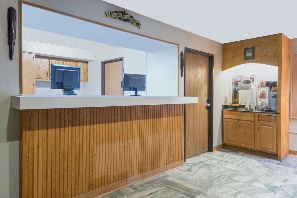 Super 8 by Wyndham Youngstown Austintown - photo 3