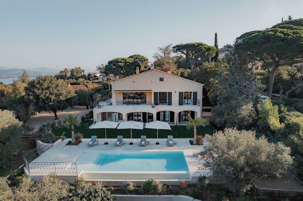 Sumptuous Contemporary Villa Gassin Hills 6br 12p — 4-Star Luxury Hotel in Gassin, France