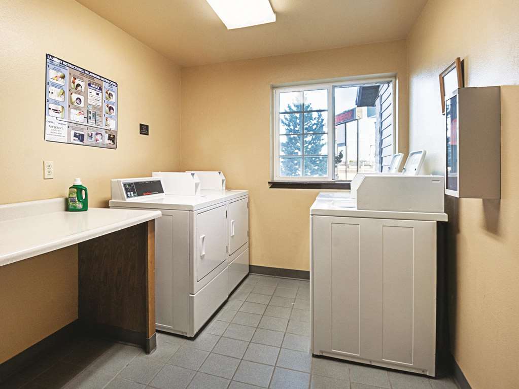 La Quinta Inn & Suites by Wyndham Woodburn - photo 32