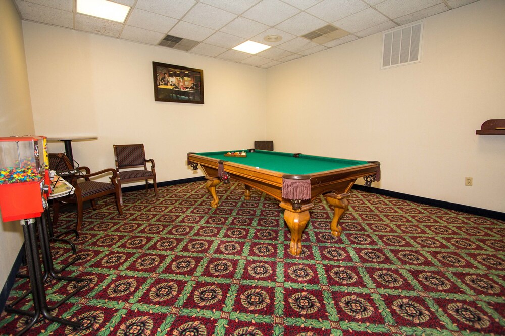 Red Roof Inn & Suites Newport News - photo 21
