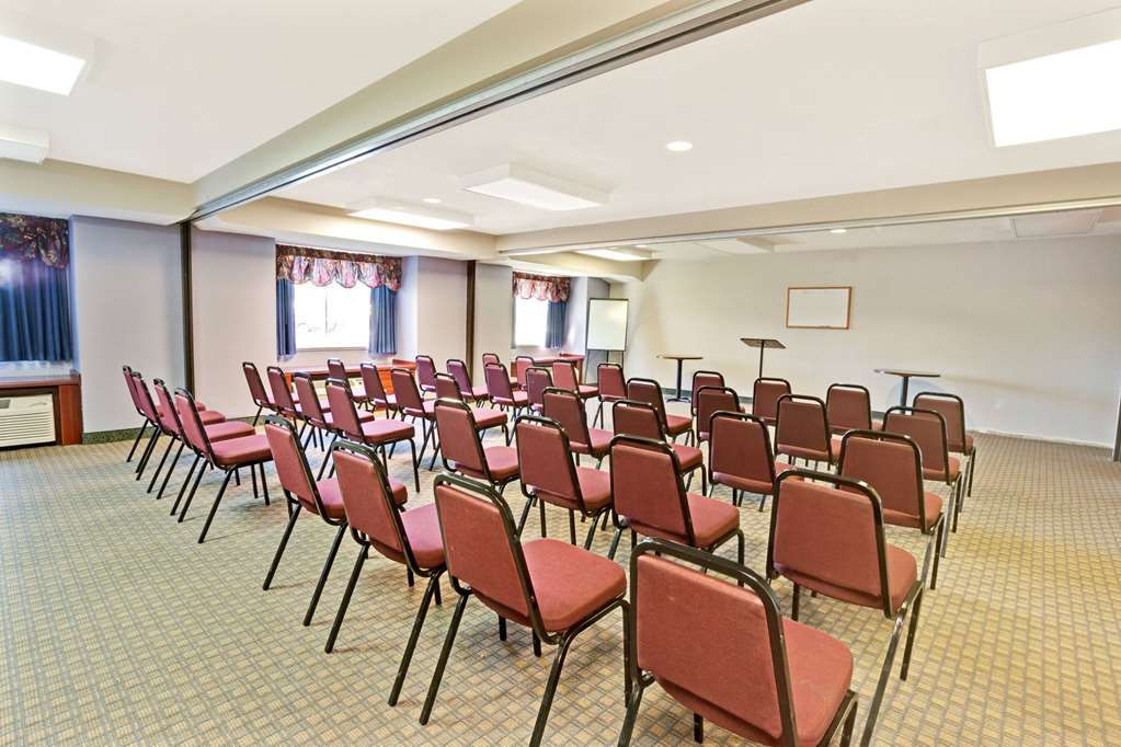 Microtel Inn & Suites by Wyndham Roseville Detroit Area - photo 12