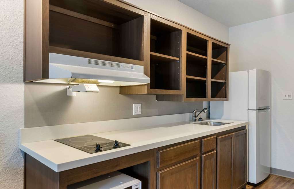 Extended Stay America Select Suites Tampa Northeast - photo 28