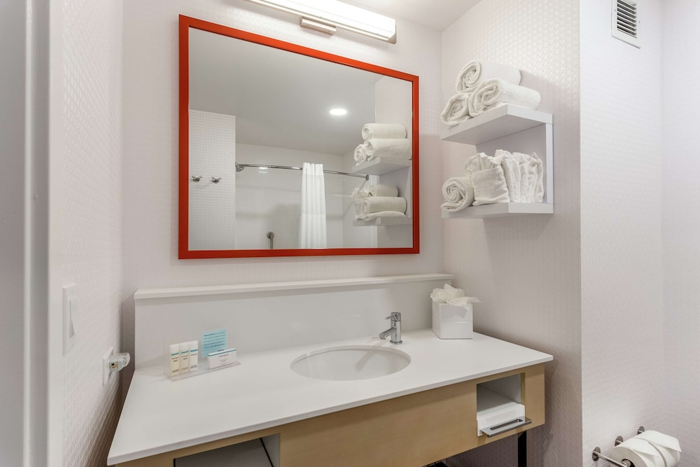 Hampton Inn Oakland Downtown City Center - photo 14