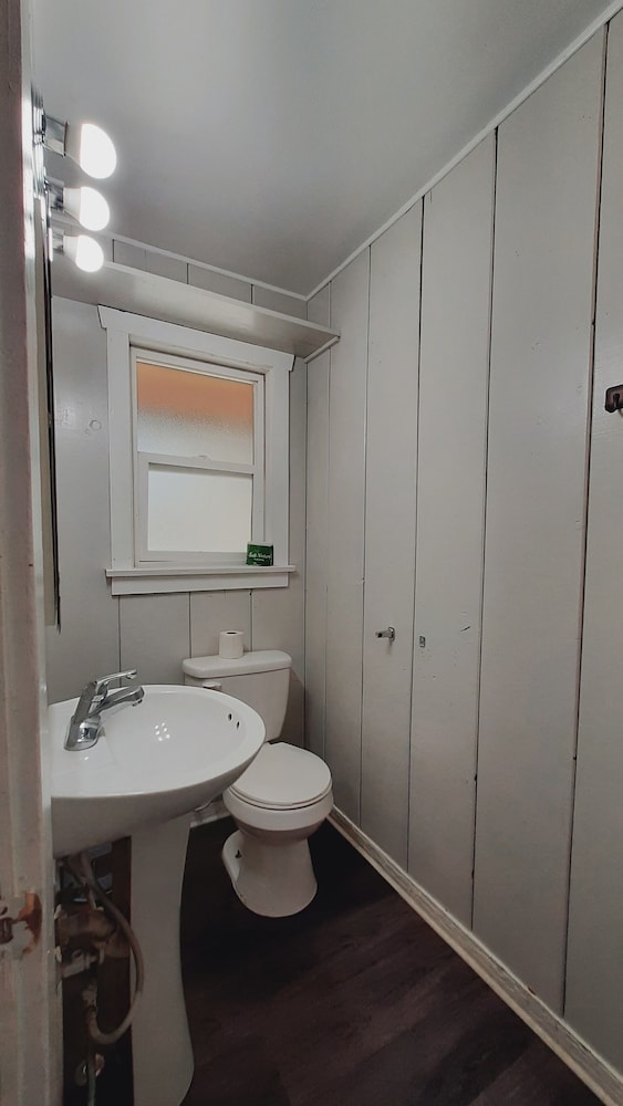 Sherwood Arms Motel - photo 36