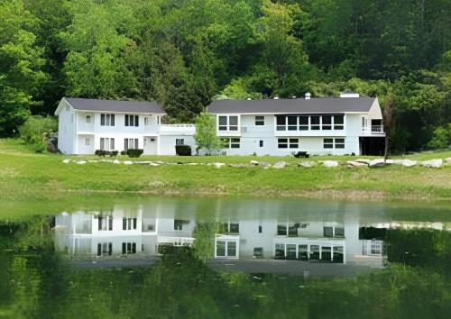 The Cozy Cat Motel at Catamount — hotel in Hillsdale