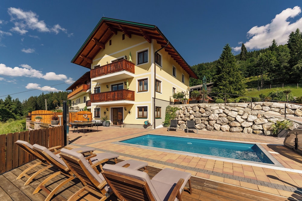 Apparthaus Taxegger — 4-Star Luxury Hotel in Haus, Austria