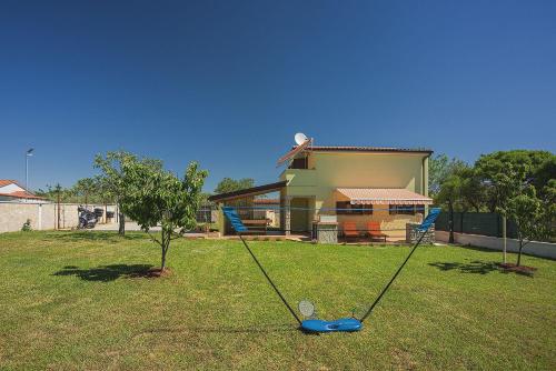 Ferienhaus mit Badminton und Minifussballplatz in Pula, Croatia