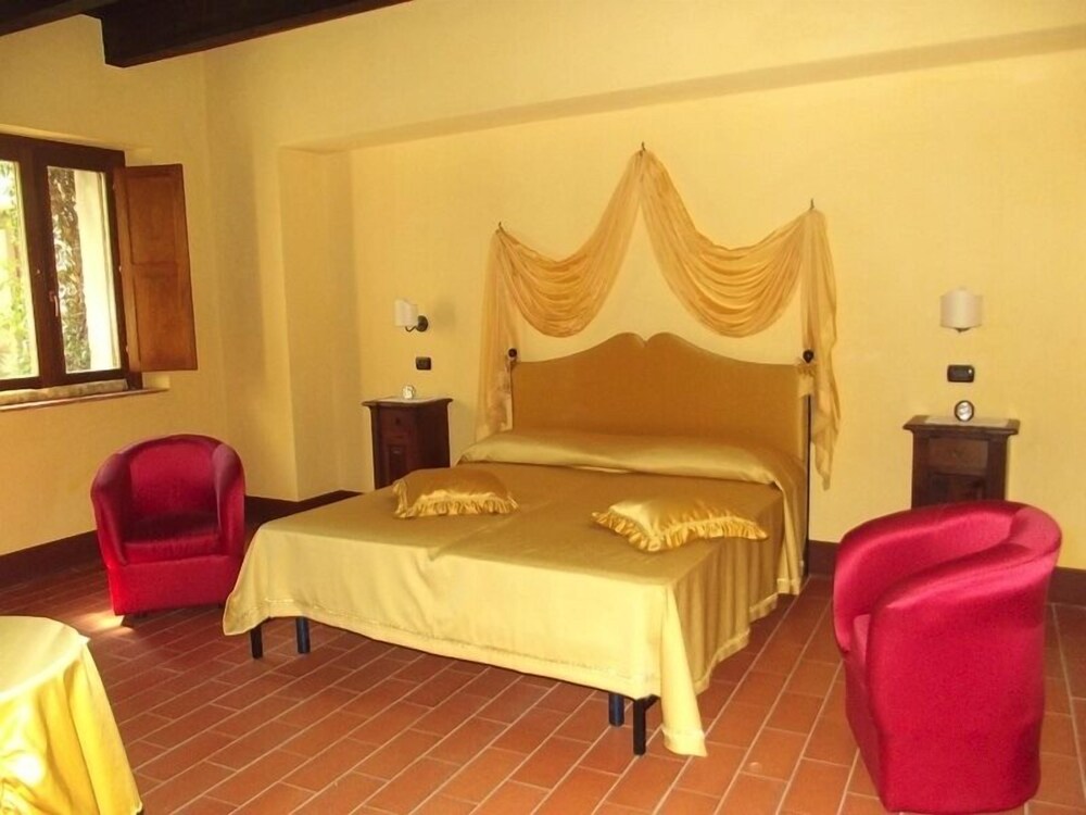 Il Castello Dei Principi Sanseverino — 4-Star Luxury Hotel in Viggianello, Italy