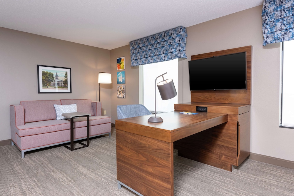 Hampton Inn & Suites Marshalltown - photo 19