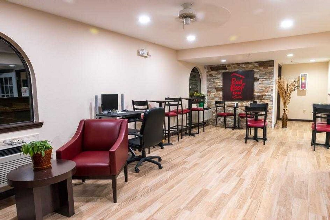 Red Roof Inn & Suites Rome - photo 5