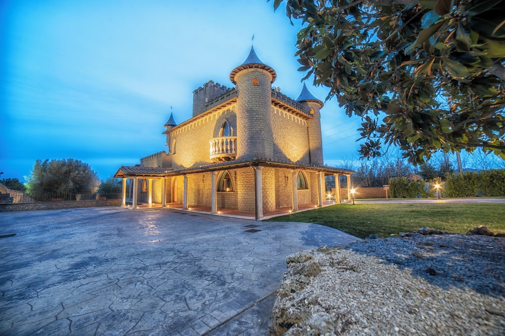 Castello Di Pandora — hotel in Nepi