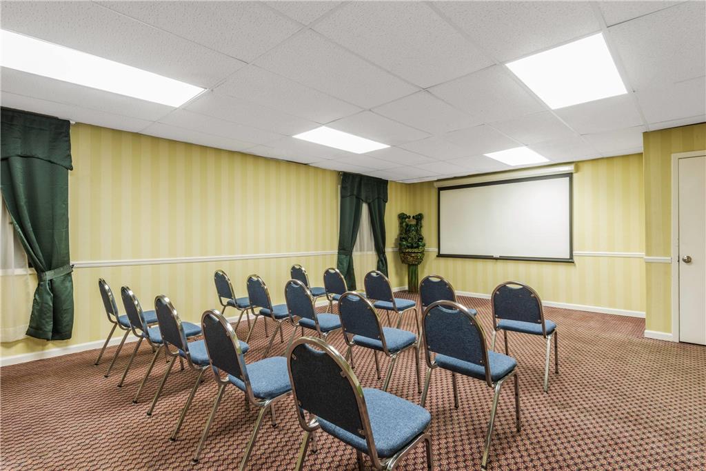Days Inn by Wyndham Troy - photo 29