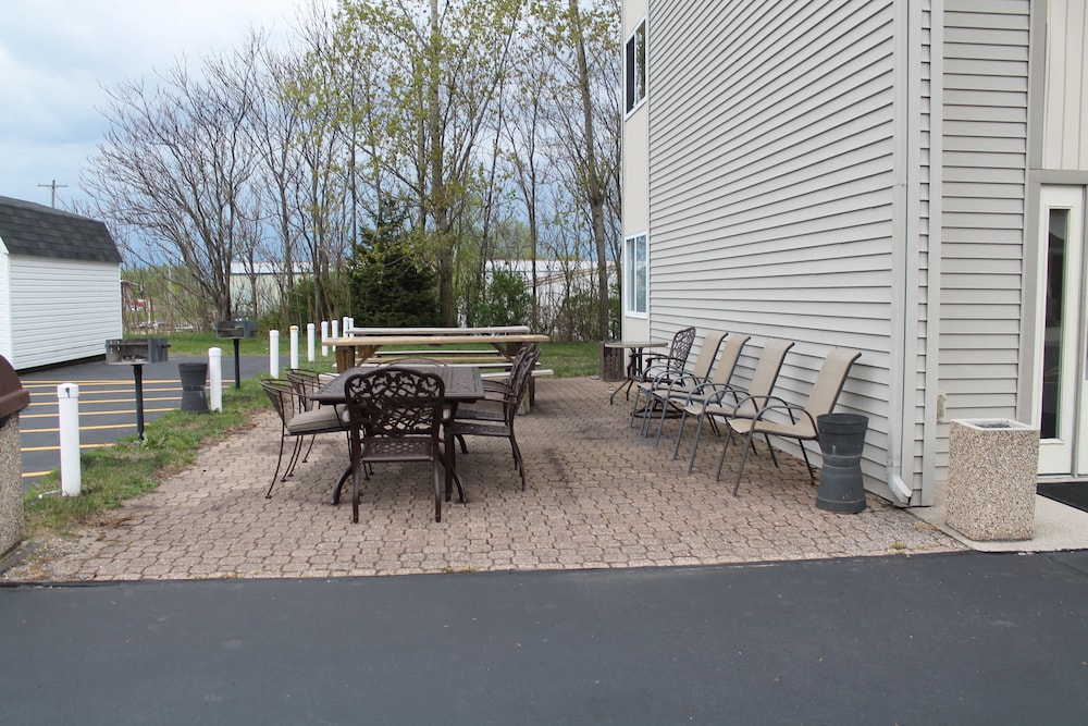 American Host Inn - photo 43