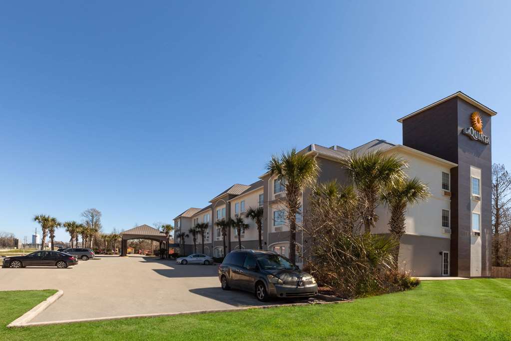 La Quinta Inn & Suites by Wyndham Houma - photo 26