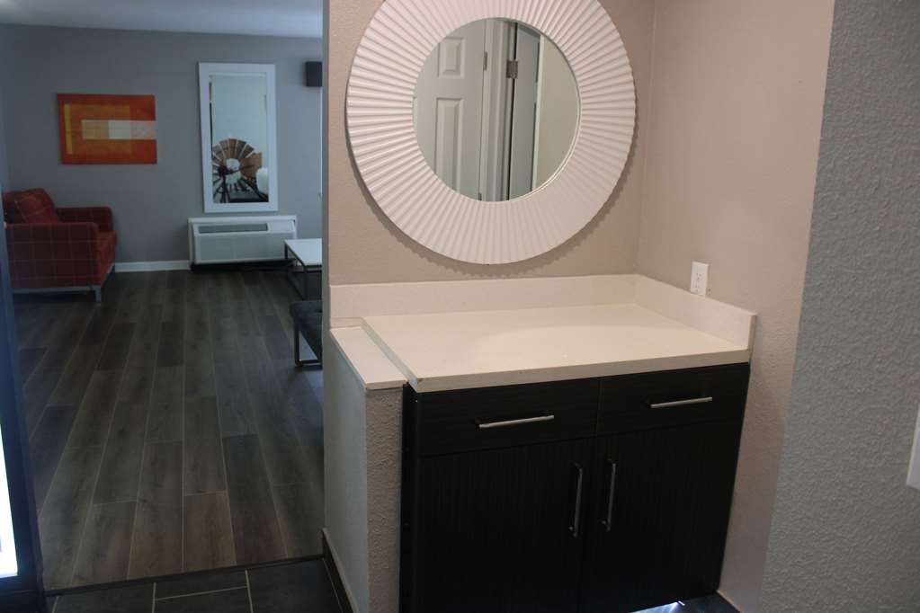 Clarion Pointe Marshall - photo 18