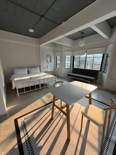 xx Yellow Place Sukhumvit 2 BTS Nana Pro