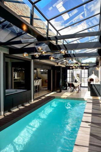 Crown Comfort Affordable luxury Private Heated Pool & Hot Tub Under Roof