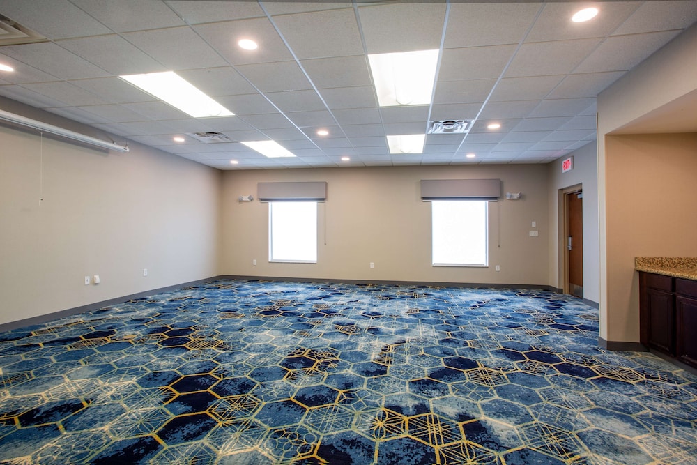 Hampton Inn Watertown - photo 26