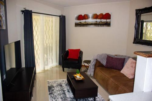 A homely and secure 2 bedroom with uncapped Wifi — 4-Star Luxury Hotel in Johannesburg, South Africa