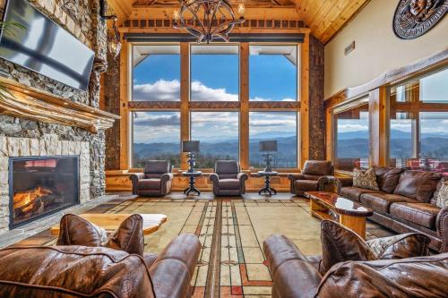 Tennessee Whiskey Indoor Pool Amazing Views Theater Room Hot Tub 5 Star Luxury - featured photo