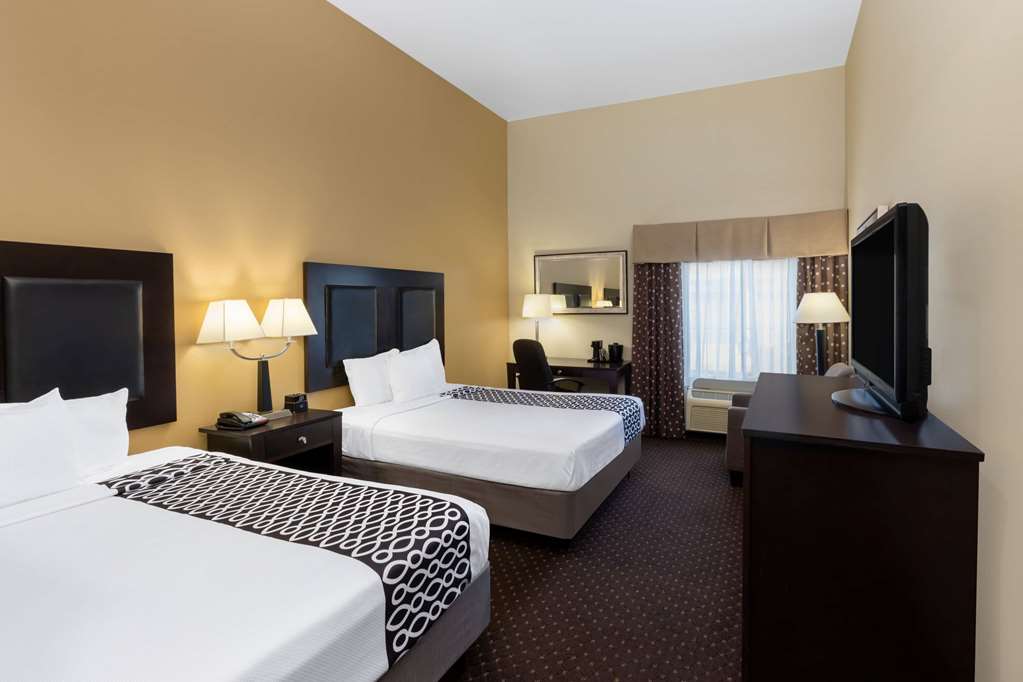 La Quinta Inn & Suites by Wyndham Houston New Caney - photo 11