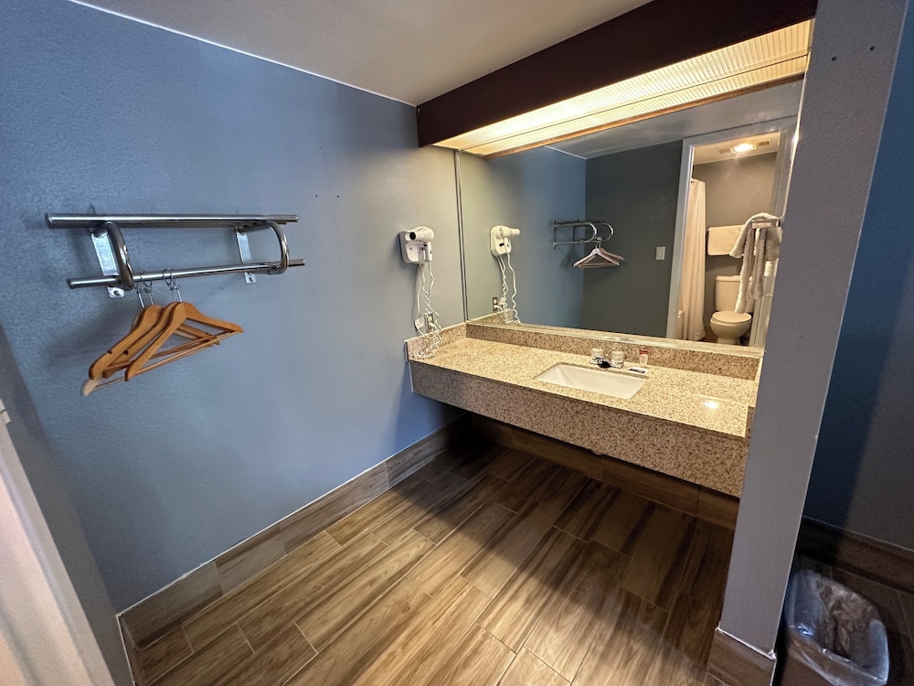 HillView Inn - photo 27