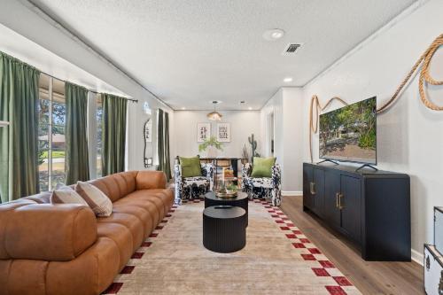 4bd Near Airport & Downtown Volleyball Games in Irving, United States