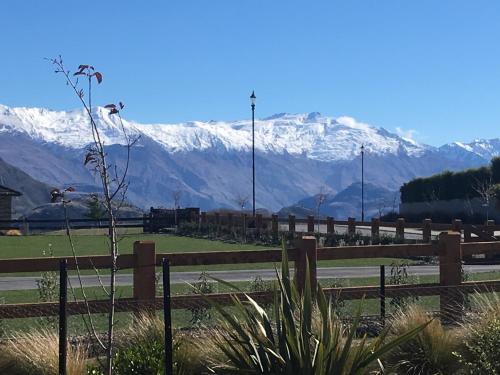 Minaret Ridge Retreat in Wanaka, New Zealand