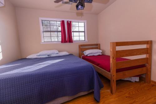 Hi Line Lake Resort — hotel in Llano