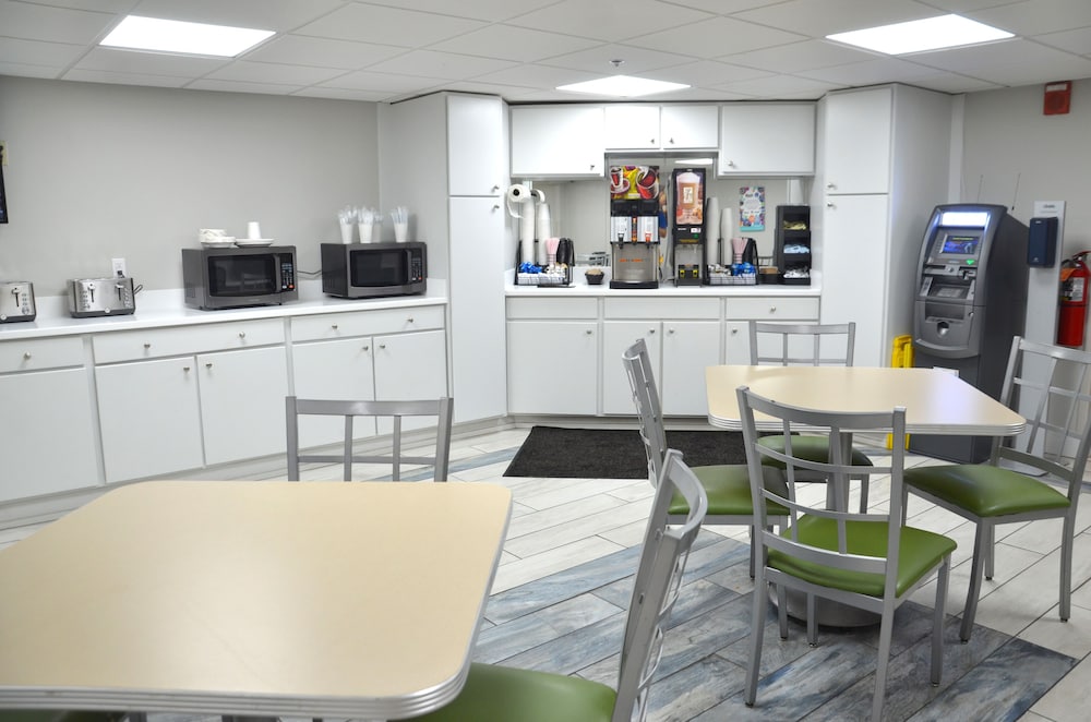 Fenwick Inn - photo 3