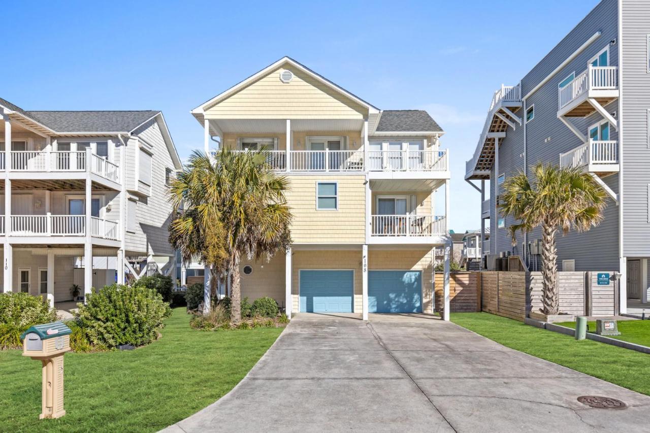 Bombastic Home Steps to Beach GameRm Hot Tub Pet Friendly — 4-Star Luxury Hotel in Santa Cruz, United States