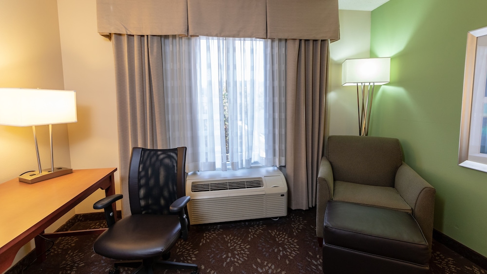 Holiday Inn Express Hotel & Suites Birmingham Irondale by IHG - photo 8