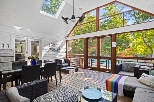 Casa Azur by Juniper Holiday Home — 4-Star Luxury Hotel in New Buffalo, United States