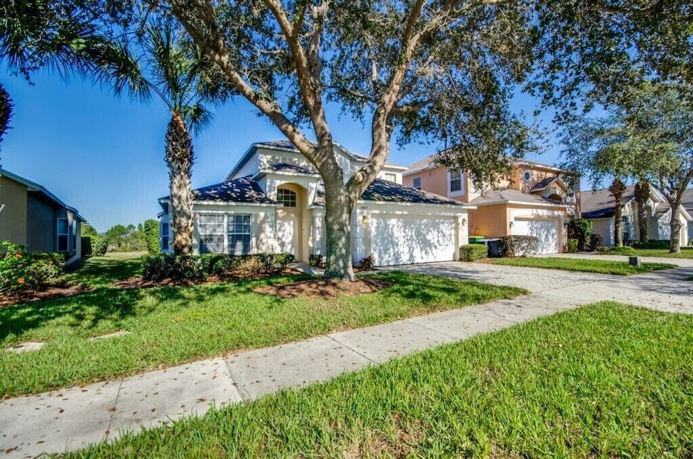 4 Bedroom Home with Pool Table — 4-Star Luxury Hotel in Kissimmee, United States