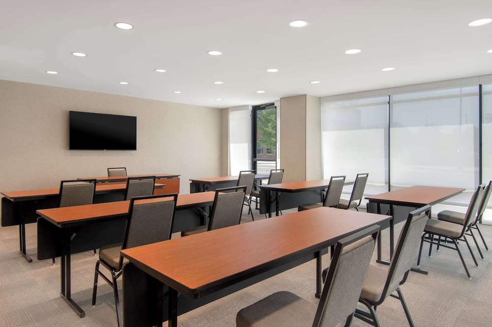 Home2 Suites by Hilton Jacksonville Downtown - photo 45
