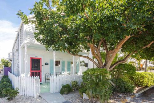 Puerta Coralina by Last Key Realty in Key West, United States