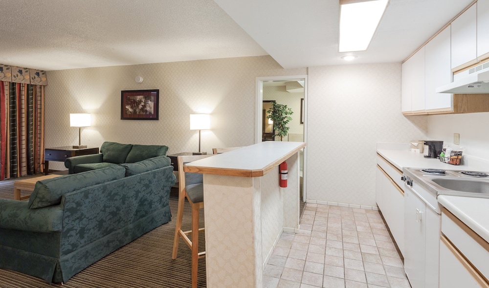 Red Roof Inn & Suites DeKalb - photo 14