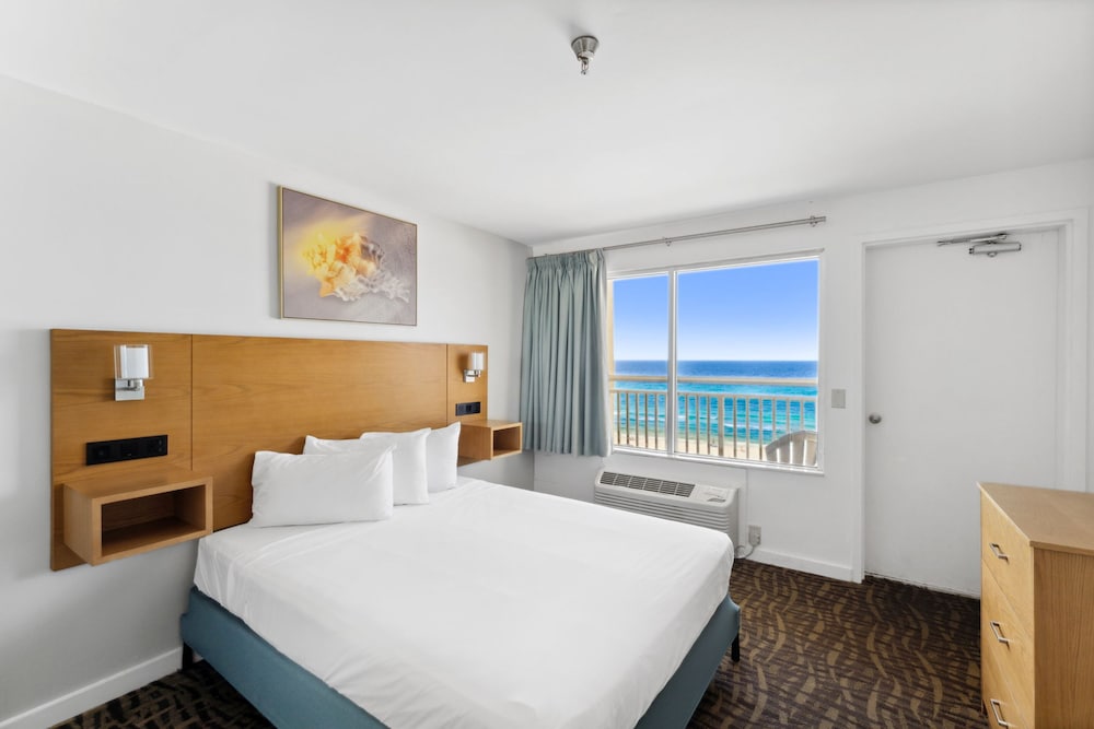 Beach Tower Beachfront Hotel a By The Sea Resort - photo 10