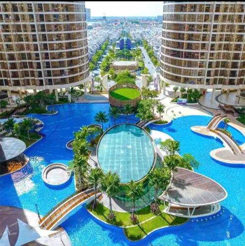 Budget Private Studio with Free Luxurious Pool and Gym by SYM B625 — 4-Star Luxury Hotel in Phnom Penh, Cambodia