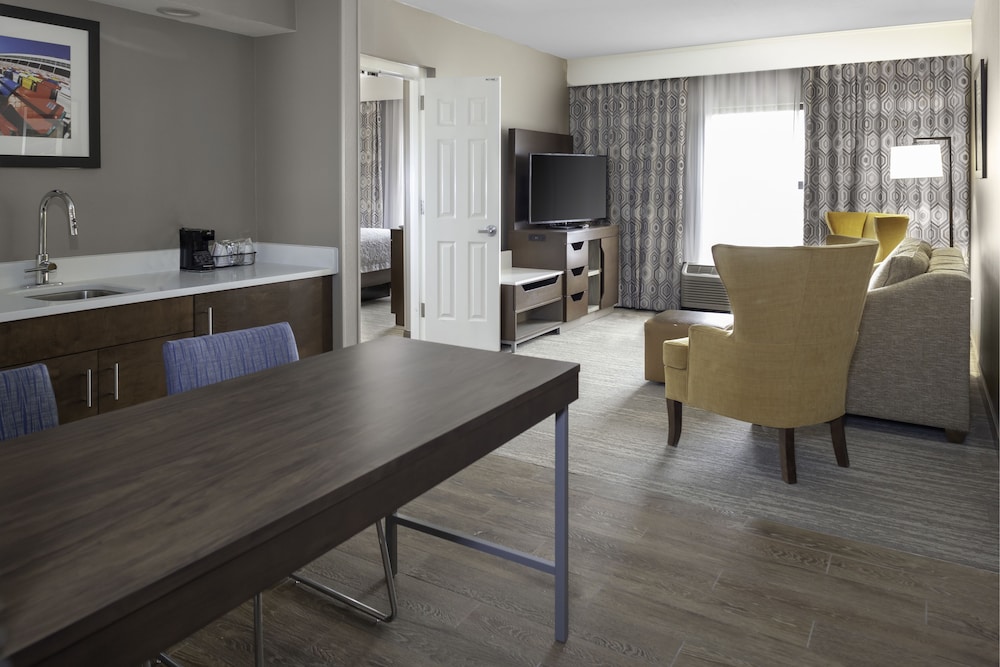 Hampton Inn & Suites Concord Charlotte - photo 19