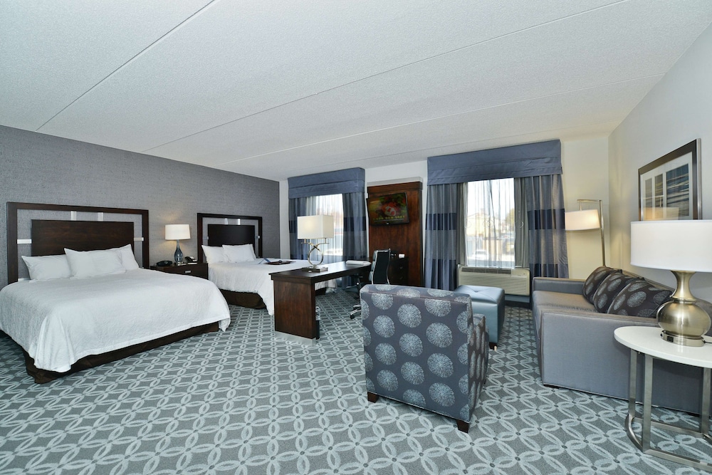 Hampton Inn & Suites Greensboro Coliseum Area - photo 12