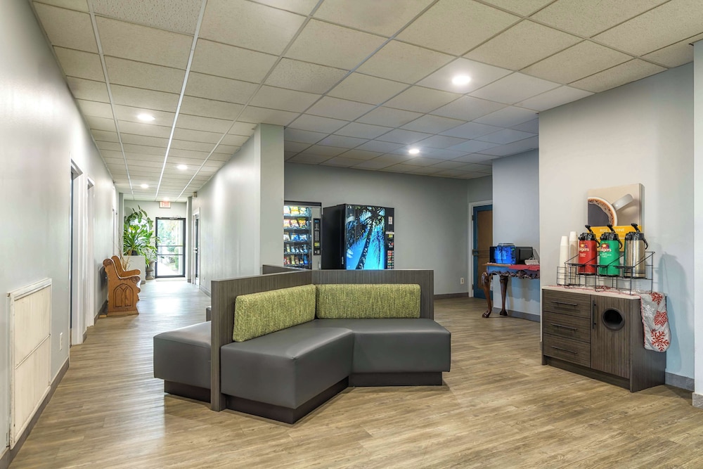 Motel 6 Spring Hill FL Weeki Wachee - photo 26