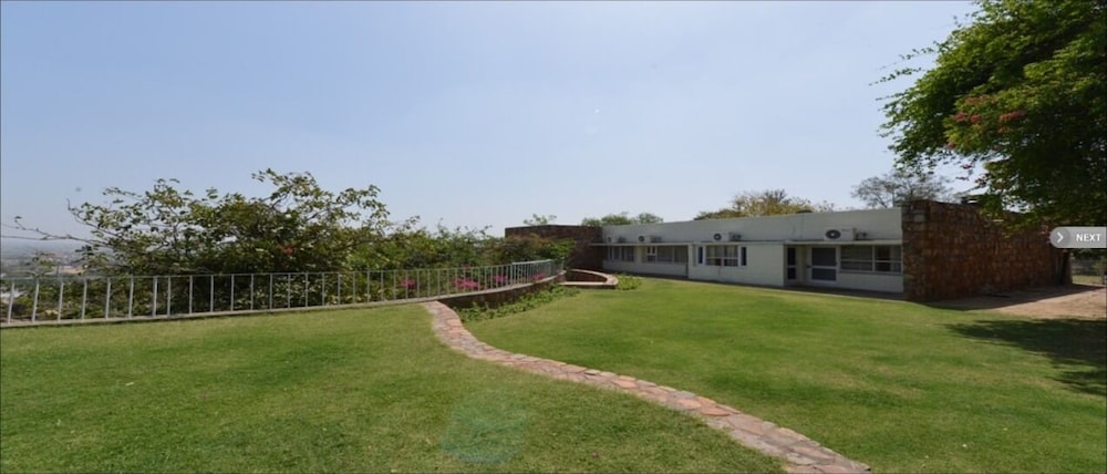 Barbet Tourist Resort — hotel in Sohna