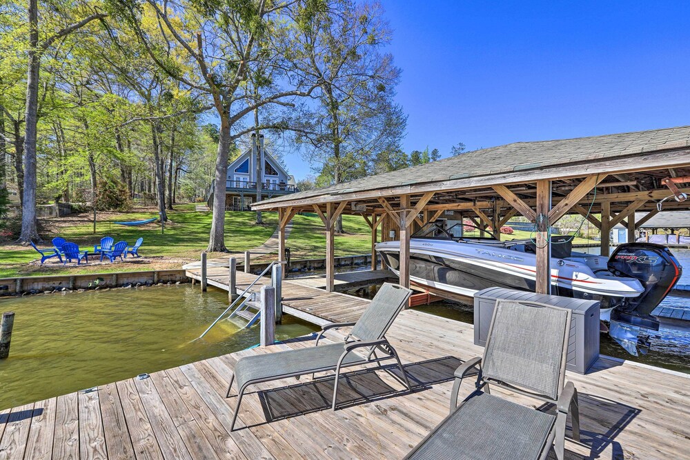 Lakefront Eatonton Home Boat Dock and Fire Pit — 4-Star Luxury Hotel in Eatonton, United States
