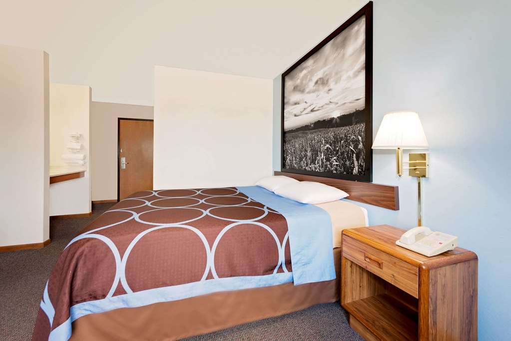 Super 8 by Wyndham Centerville - photo 6