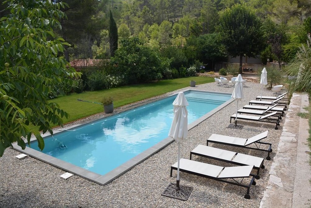 Le Mas des Aludes — hotel in La Destrousse